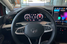 punainen Volkswagen Golf 2026 kuva 17.