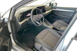 harmaa Volkswagen Golf 2026 kuva 6.