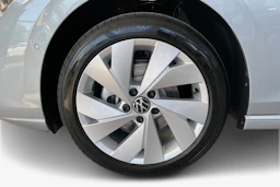 harmaa Volkswagen Golf 2026 kuva 9.