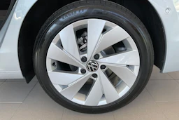 harmaa Volkswagen Golf 2026 kuva 10.