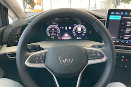 harmaa Volkswagen Golf 2026 kuva 17.