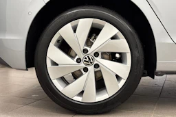 met. harmaa Volkswagen Golf 2026 kuva 10.