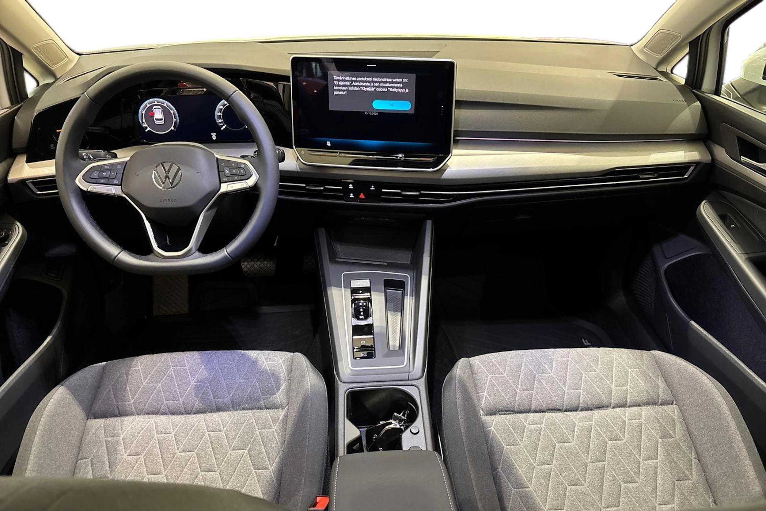 valkoinen Volkswagen Golf 2026 kuva 7.