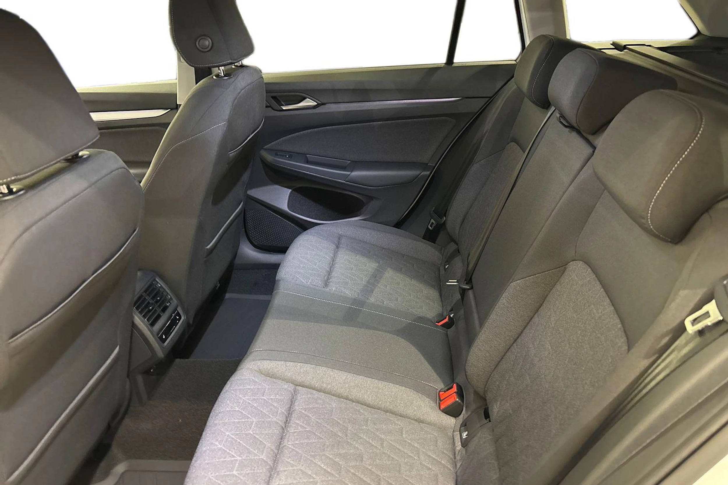 valkoinen Volkswagen Golf 2026 kuva 8.