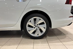 valkoinen Volkswagen Golf 2026 kuva 10.