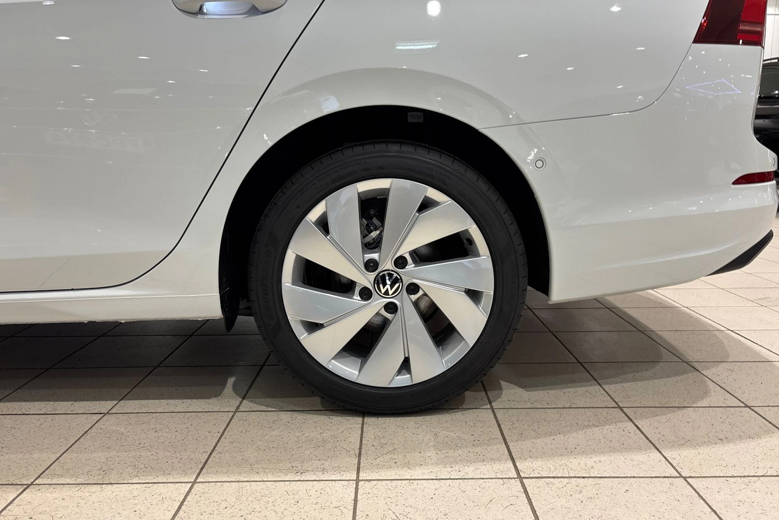 valkoinen Volkswagen Golf 2026 kuva 10.