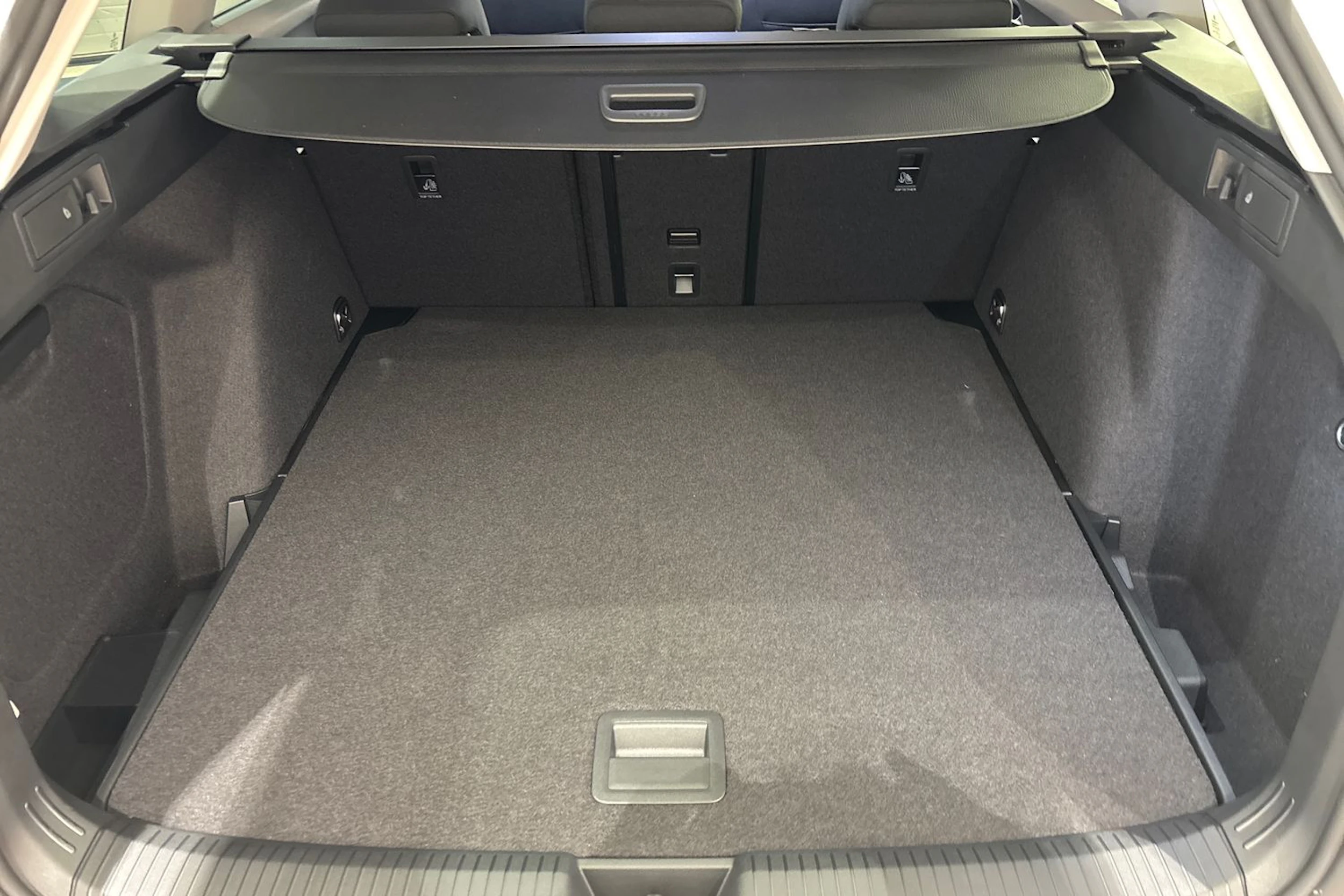 valkoinen Volkswagen Golf 2026 kuva 14.