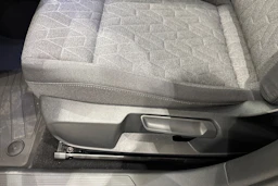 valkoinen Volkswagen Golf 2026 kuva 19.