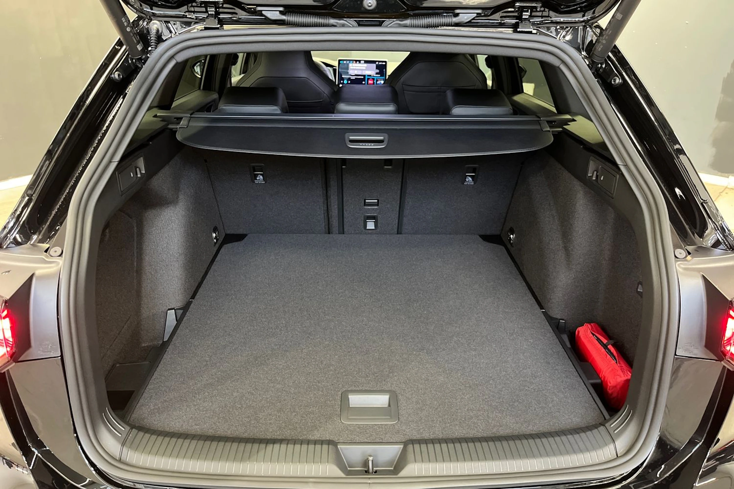 met. musta Volkswagen Golf 2026 kuva 11.
