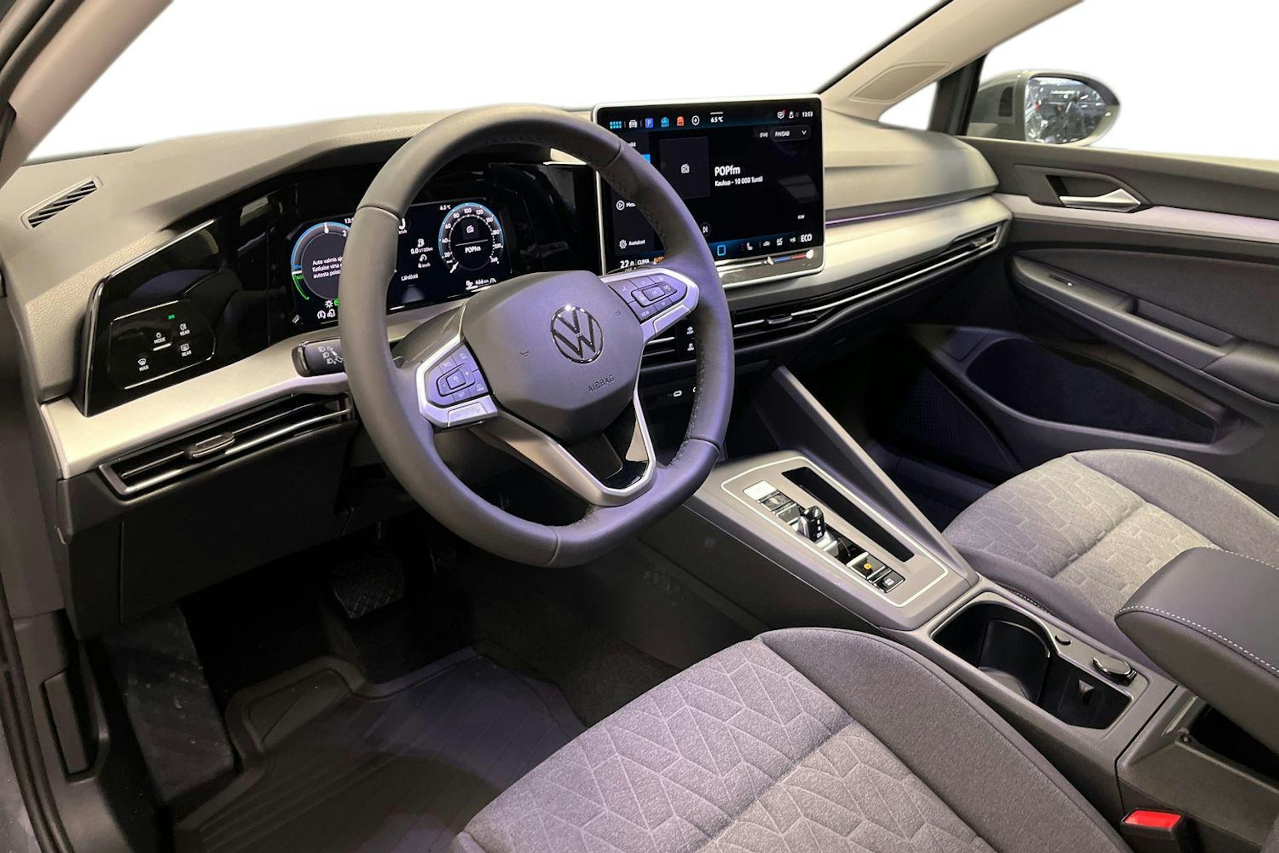 met. harmaa Volkswagen Golf 2026 kuva 6.