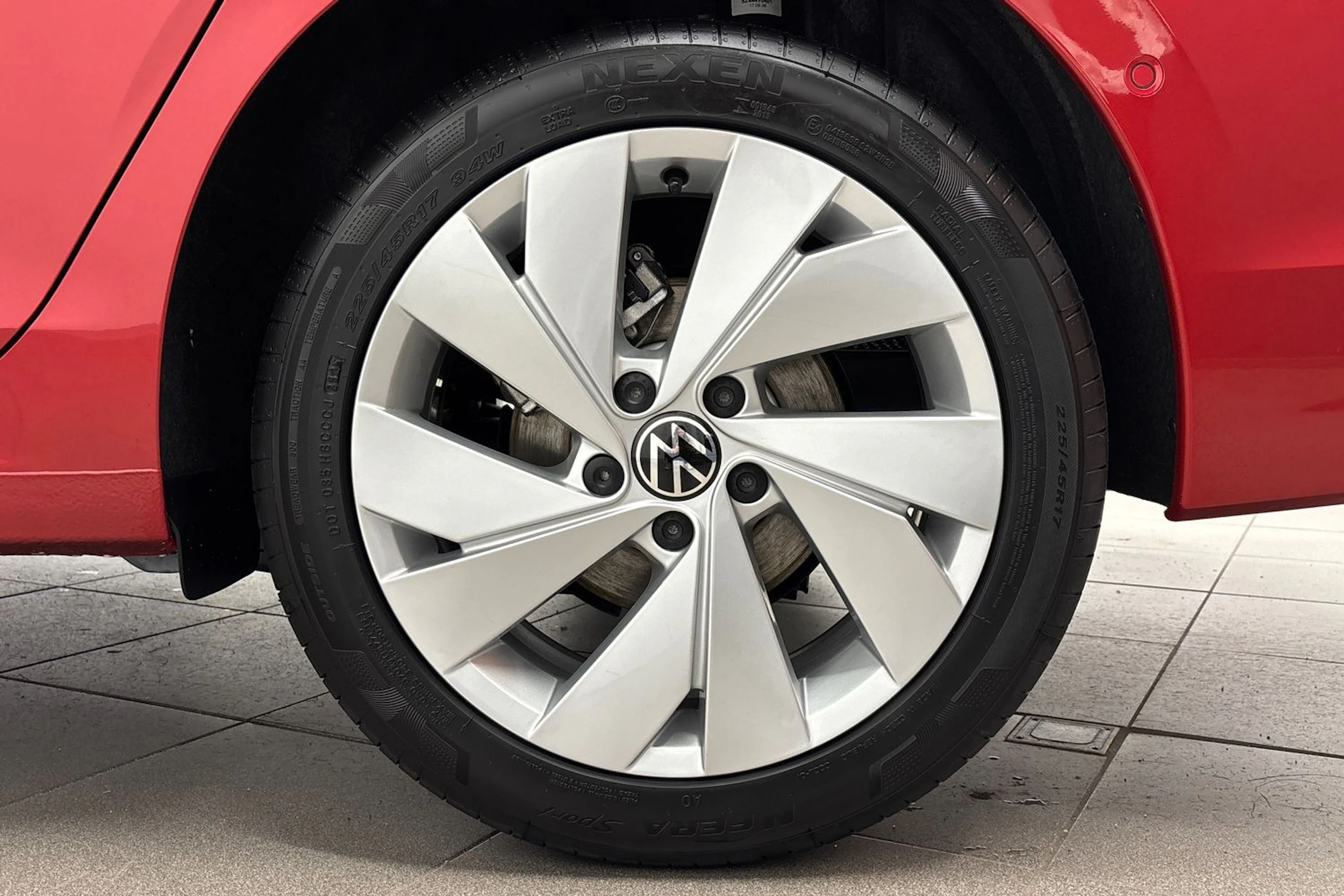 met. punainen Volkswagen Golf 2026 kuva 10.