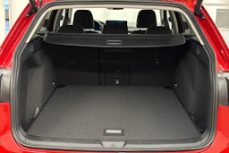 met. punainen Volkswagen Golf 2026 kuva 23.