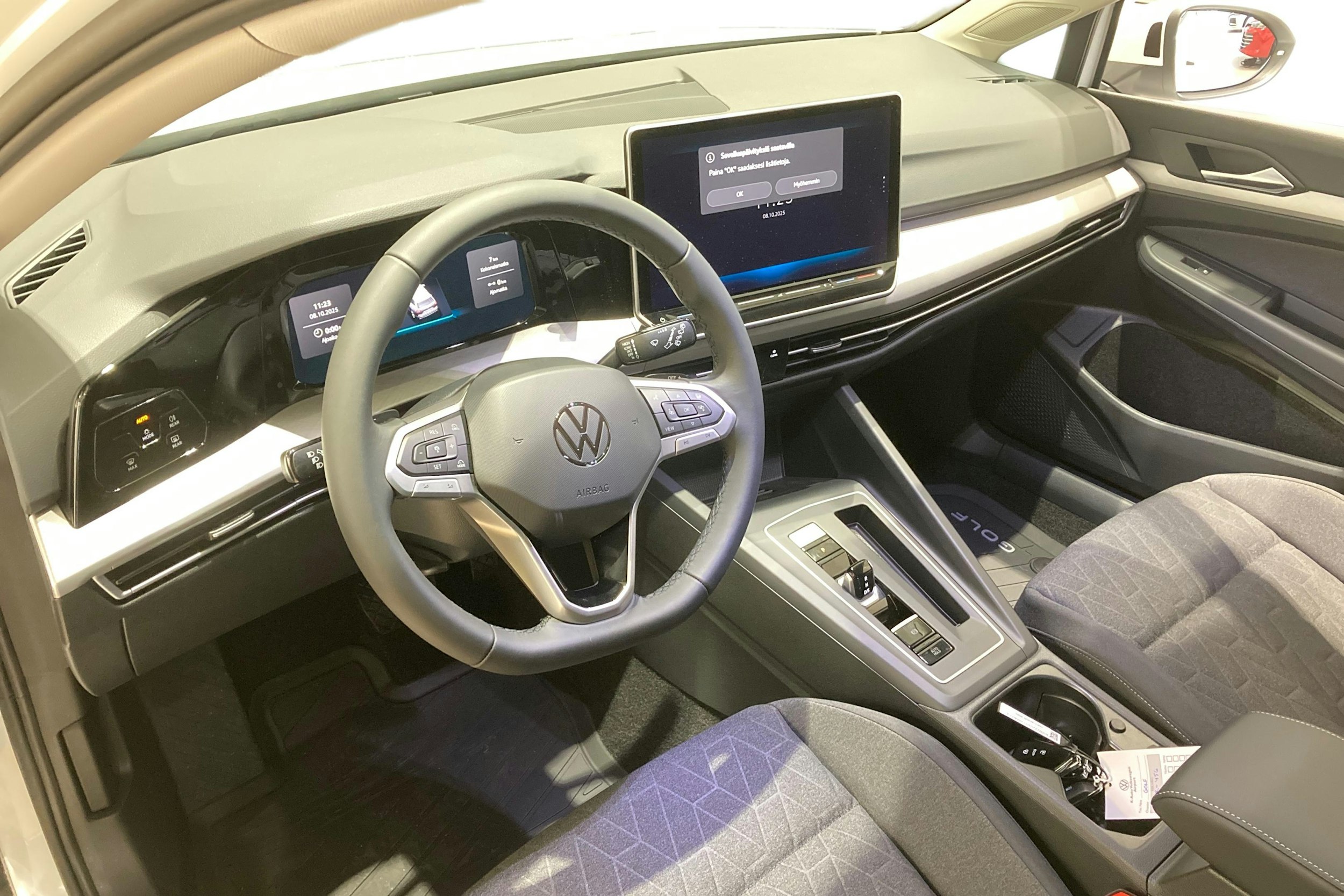 valkoinen Volkswagen Golf 2026 kuva 6.