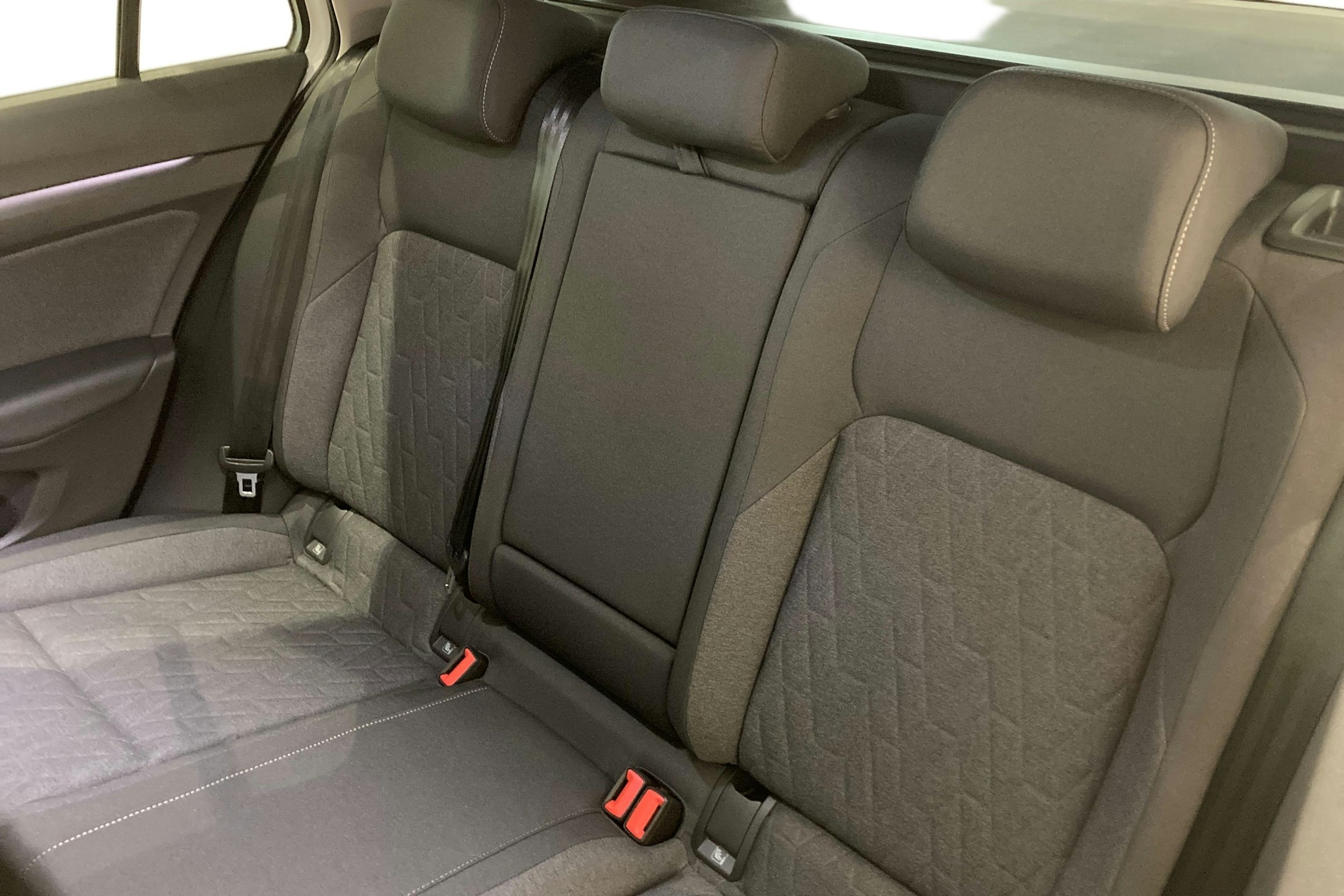valkoinen Volkswagen Golf 2026 kuva 8.
