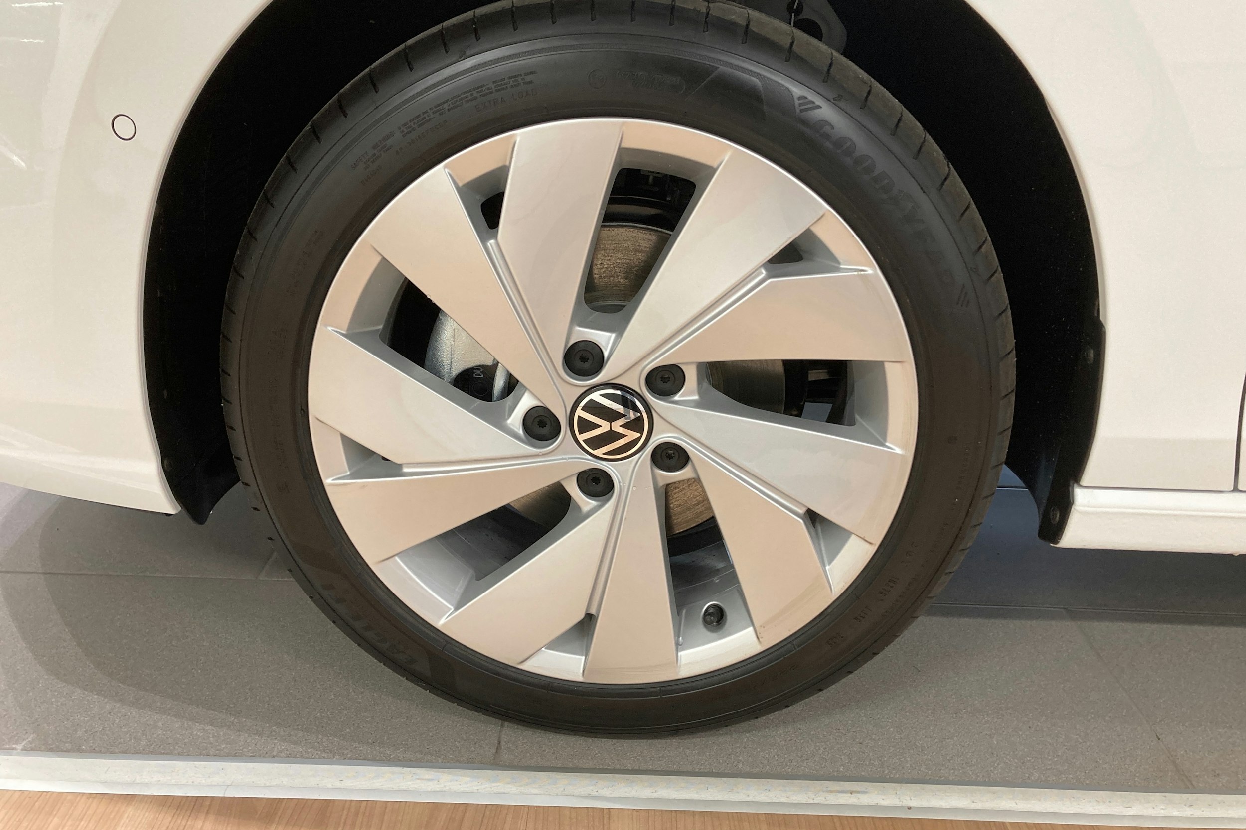 valkoinen Volkswagen Golf 2026 kuva 9.