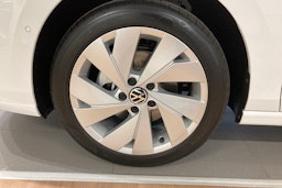 valkoinen Volkswagen Golf 2026 kuva 9.