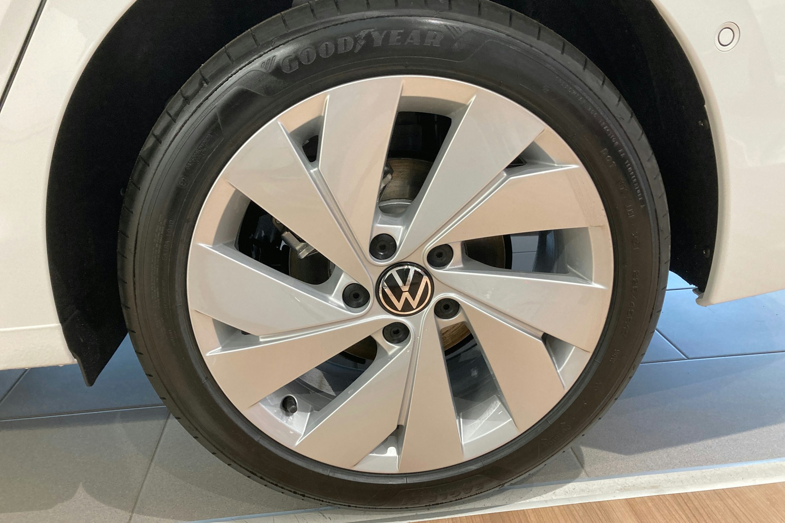valkoinen Volkswagen Golf 2026 kuva 10.