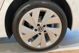 valkoinen Volkswagen Golf 2026 kuva 10.