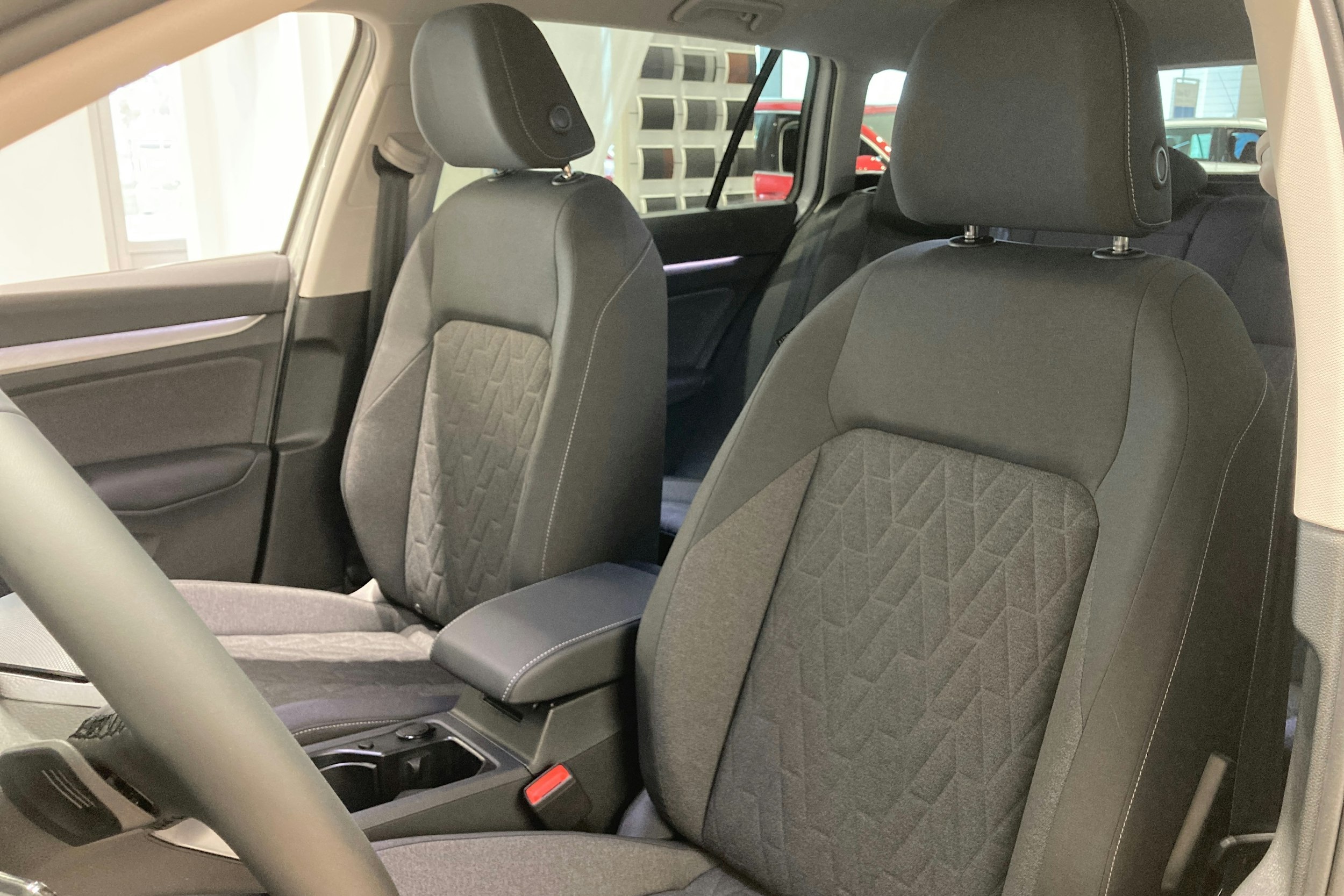 valkoinen Volkswagen Golf 2026 kuva 11.