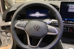 valkoinen Volkswagen Golf 2026 kuva 13.