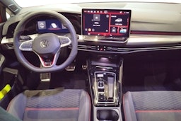 met. punainen Volkswagen Golf 2026 kuva 7.