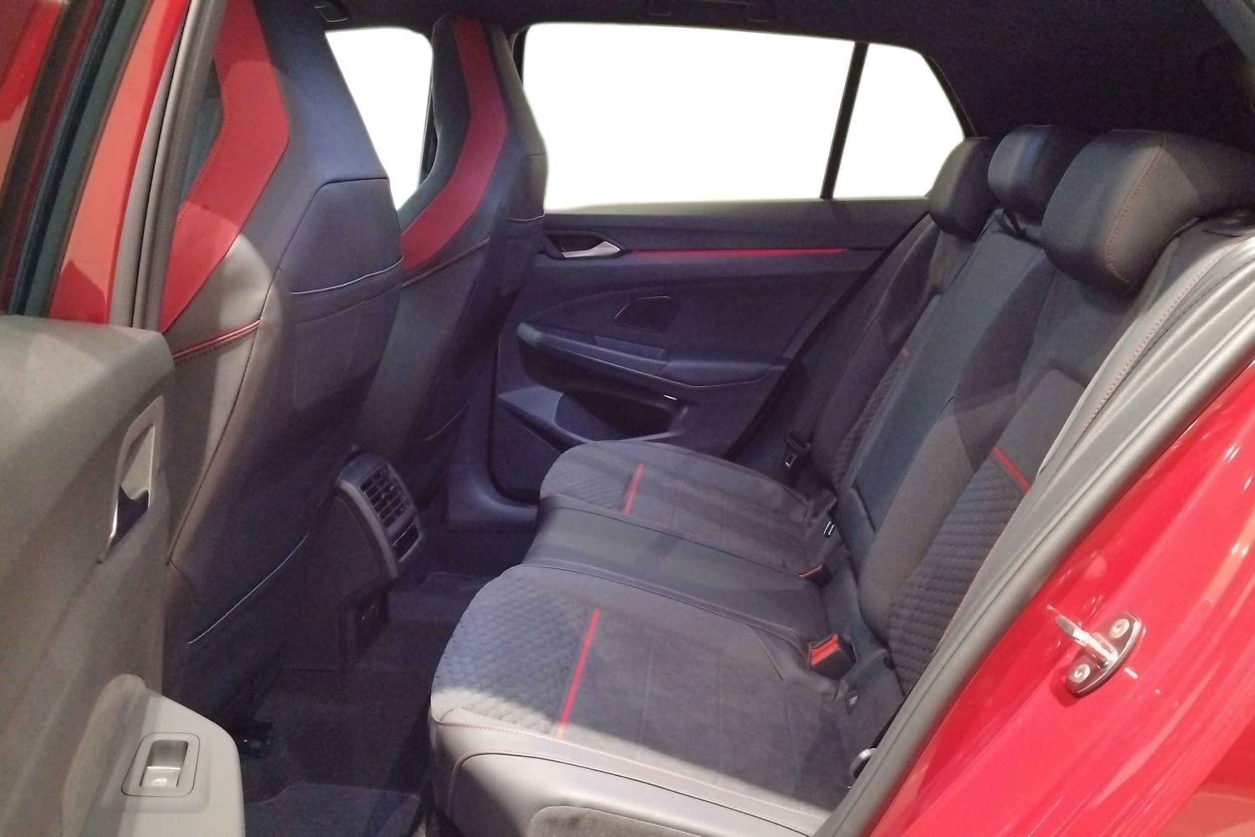 met. punainen Volkswagen Golf 2026 kuva 8.