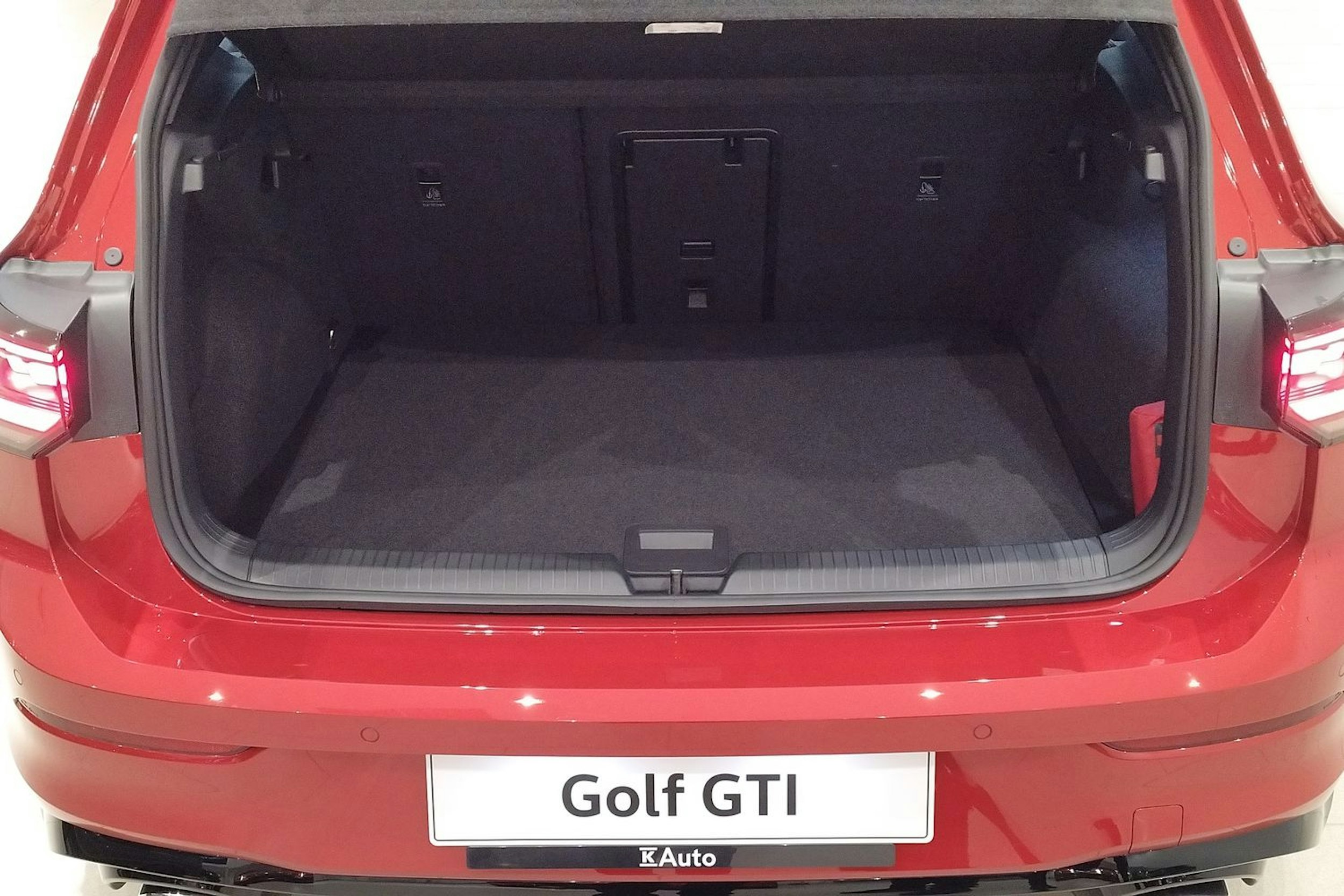 met. punainen Volkswagen Golf 2026 kuva 13.