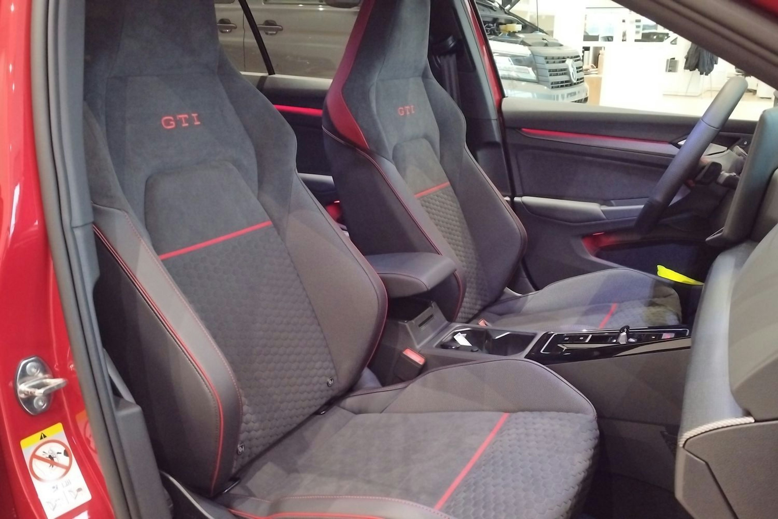 met. punainen Volkswagen Golf 2026 kuva 14.