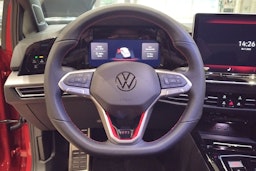 met. punainen Volkswagen Golf 2026 kuva 15.