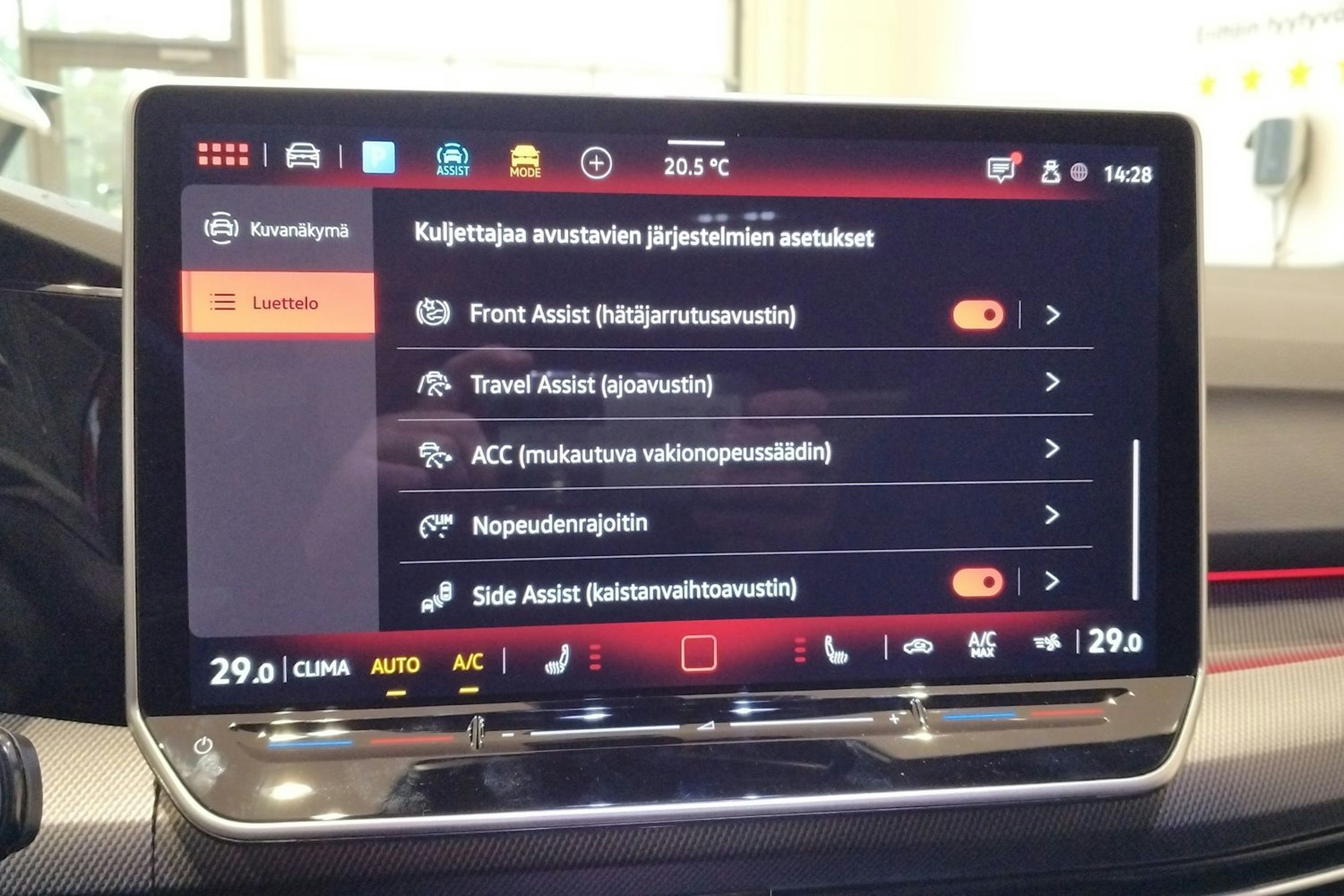 met. punainen Volkswagen Golf 2026 kuva 20.