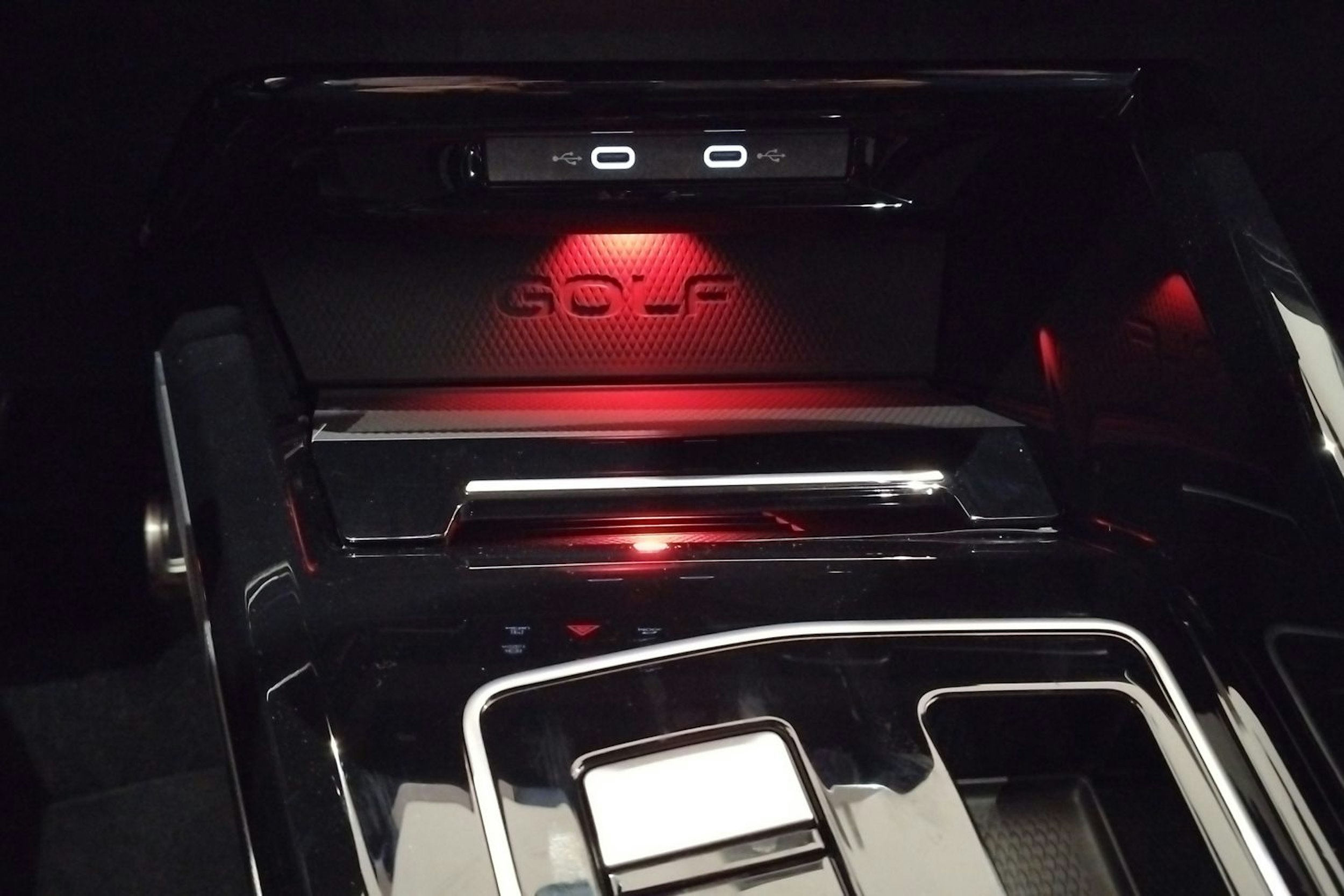 met. punainen Volkswagen Golf 2026 kuva 25.