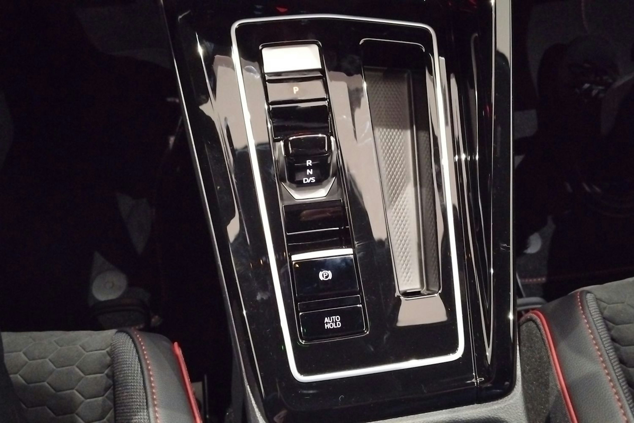 met. punainen Volkswagen Golf 2026 kuva 26.