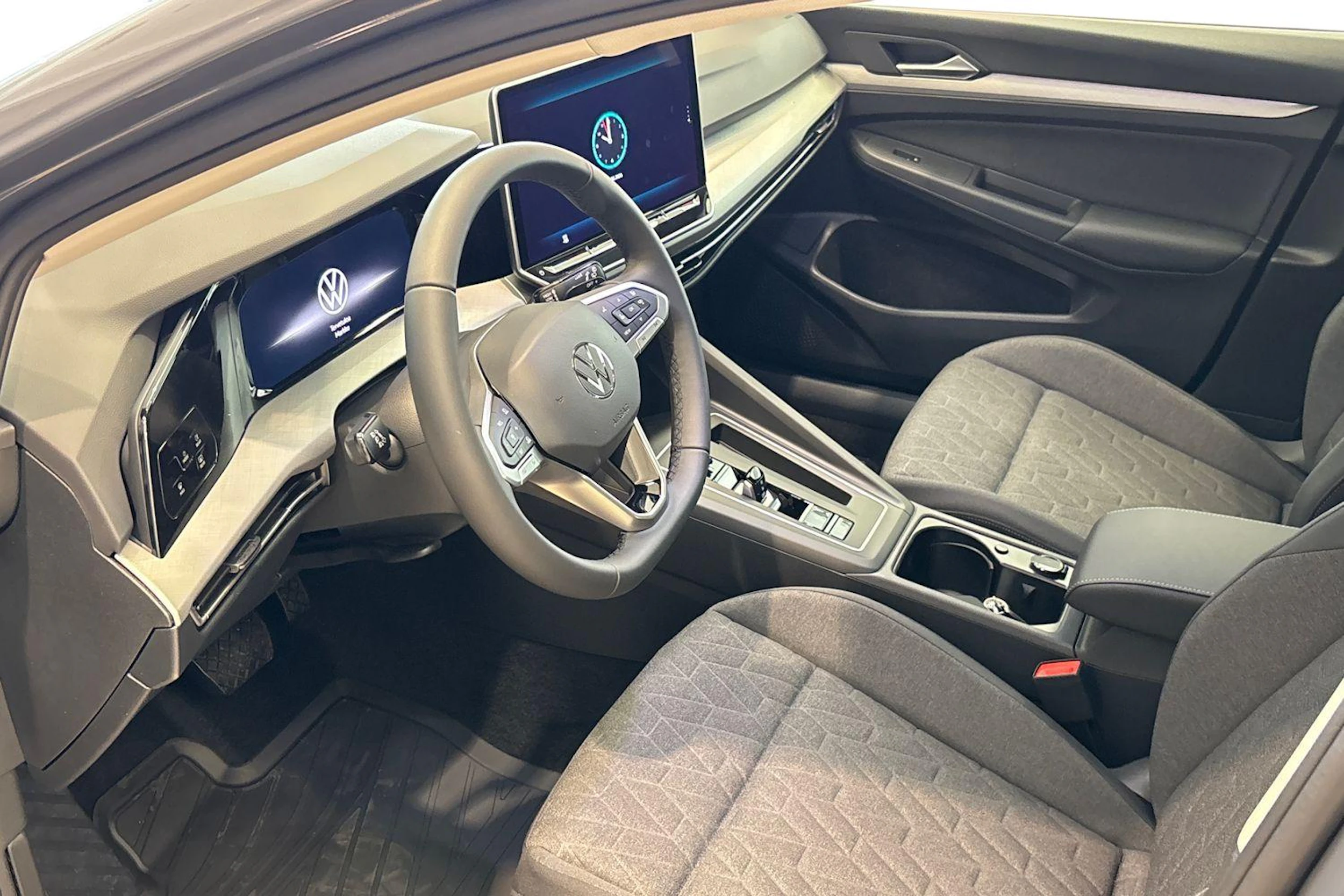 harmaa Volkswagen Golf 2026 kuva 6.