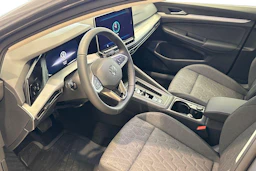 harmaa Volkswagen Golf 2026 kuva 6.