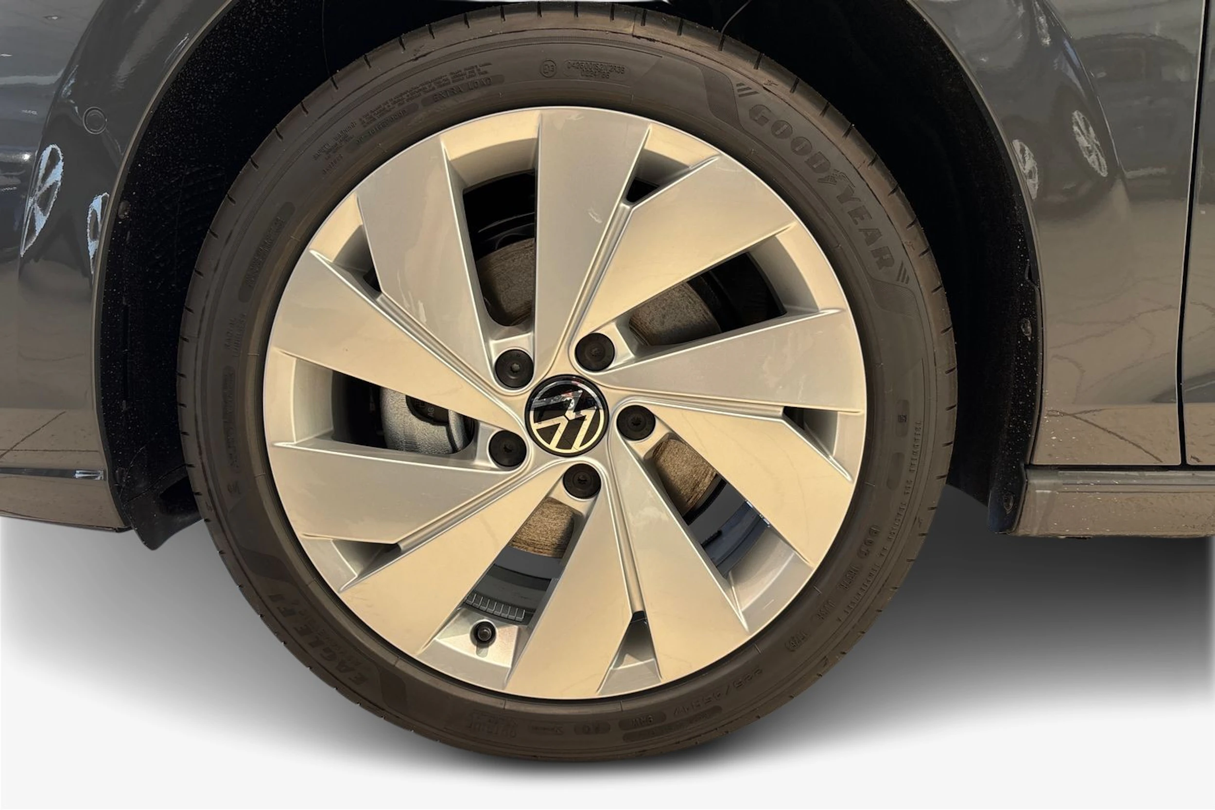 harmaa Volkswagen Golf 2026 kuva 9.