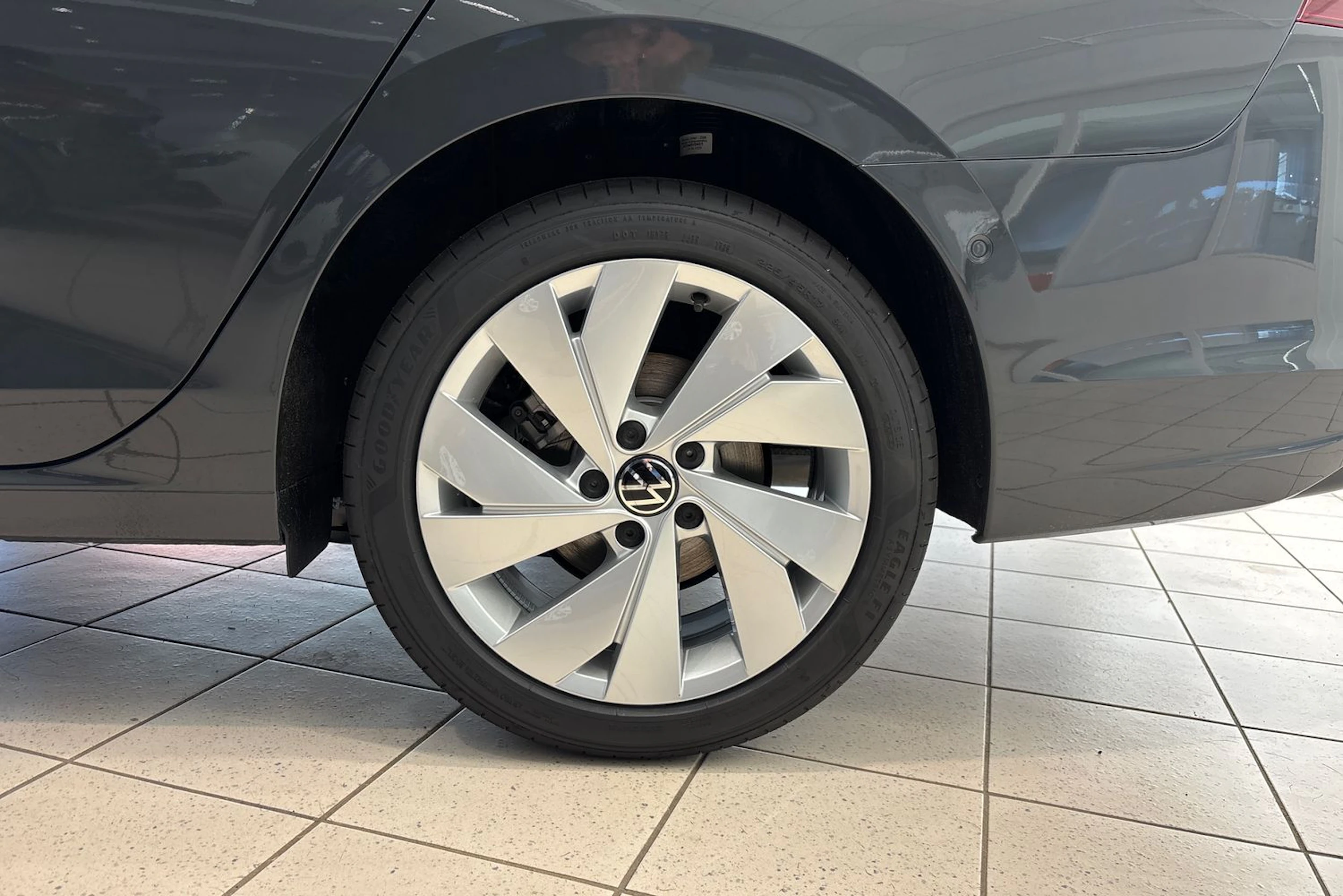 harmaa Volkswagen Golf 2026 kuva 10.