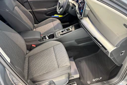 harmaa Volkswagen Golf 2026 kuva 11.