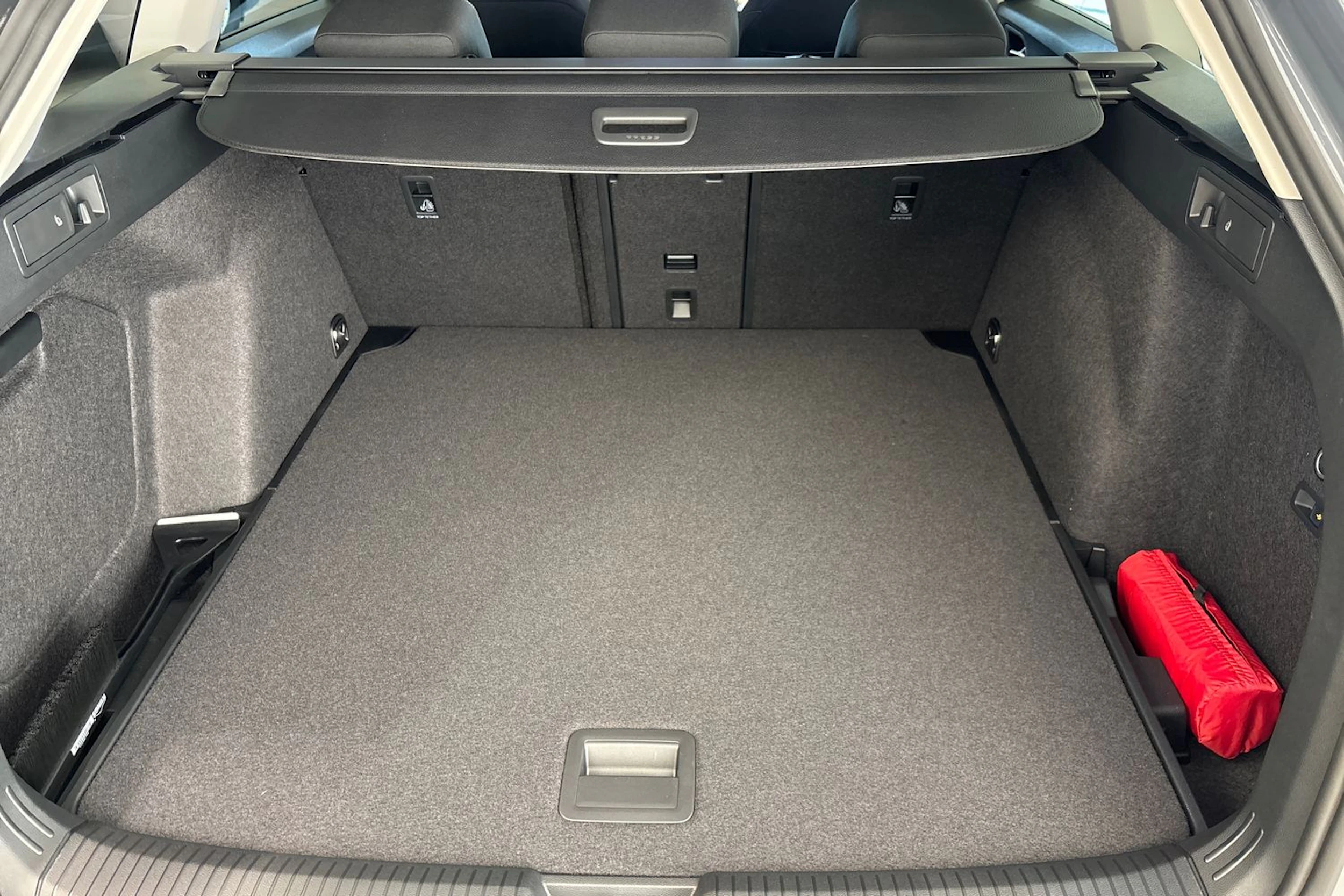 harmaa Volkswagen Golf 2026 kuva 15.