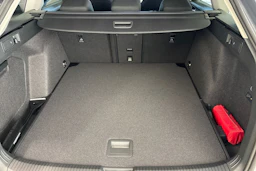 harmaa Volkswagen Golf 2026 kuva 15.