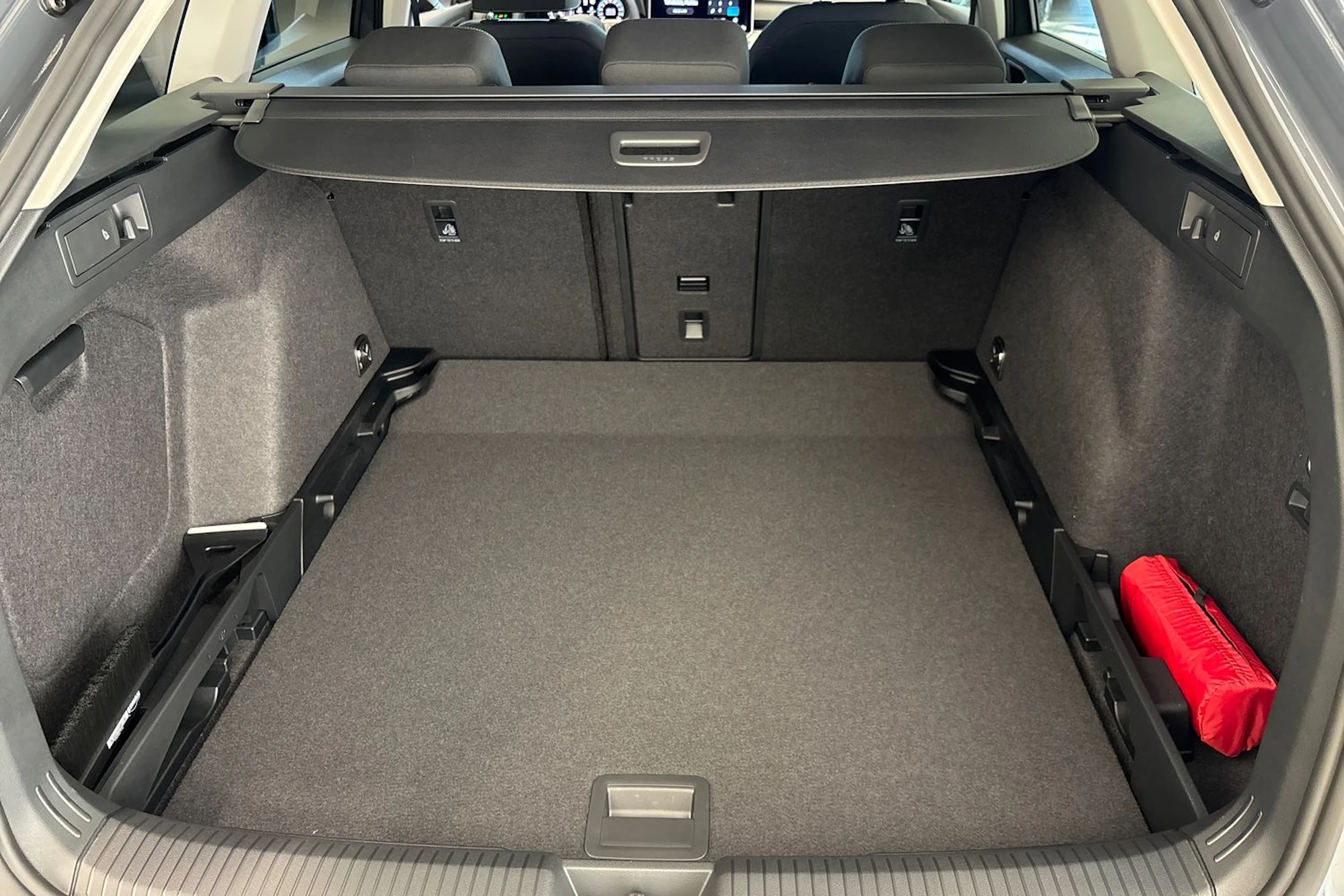 harmaa Volkswagen Golf 2026 kuva 16.