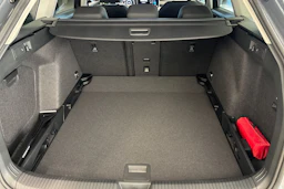harmaa Volkswagen Golf 2026 kuva 16.