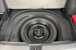 harmaa Volkswagen Golf 2026 kuva 17.