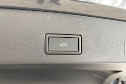 harmaa Volkswagen Golf 2026 kuva 19.