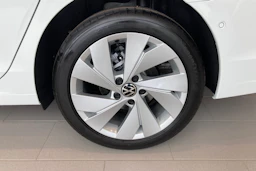 valkoinen Volkswagen Golf 2026 kuva 10.