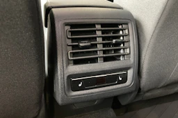valkoinen Volkswagen Golf 2026 kuva 18.