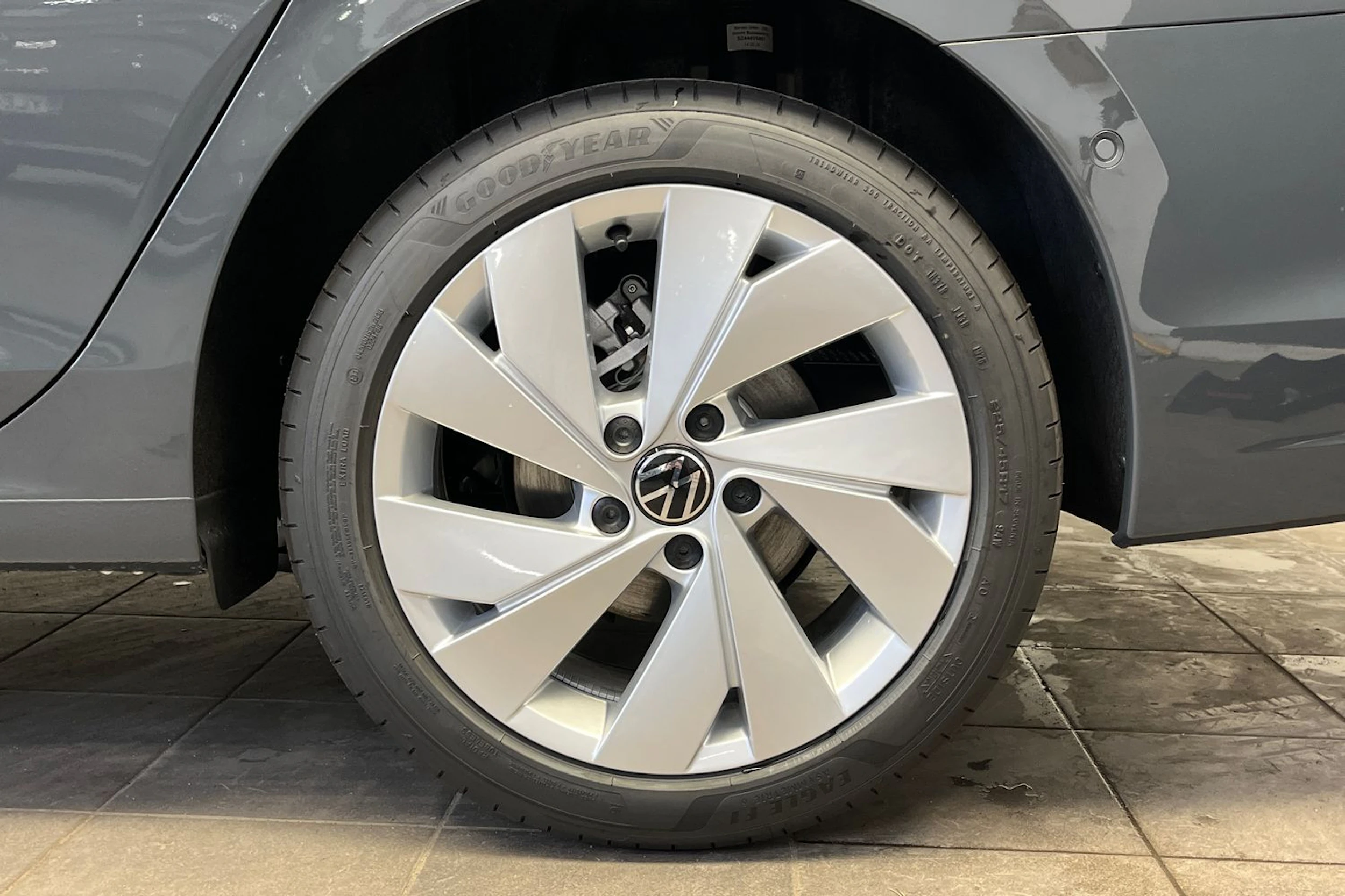 harmaa Volkswagen Golf 2026 kuva 10.