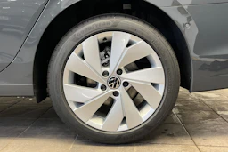 harmaa Volkswagen Golf 2026 kuva 10.