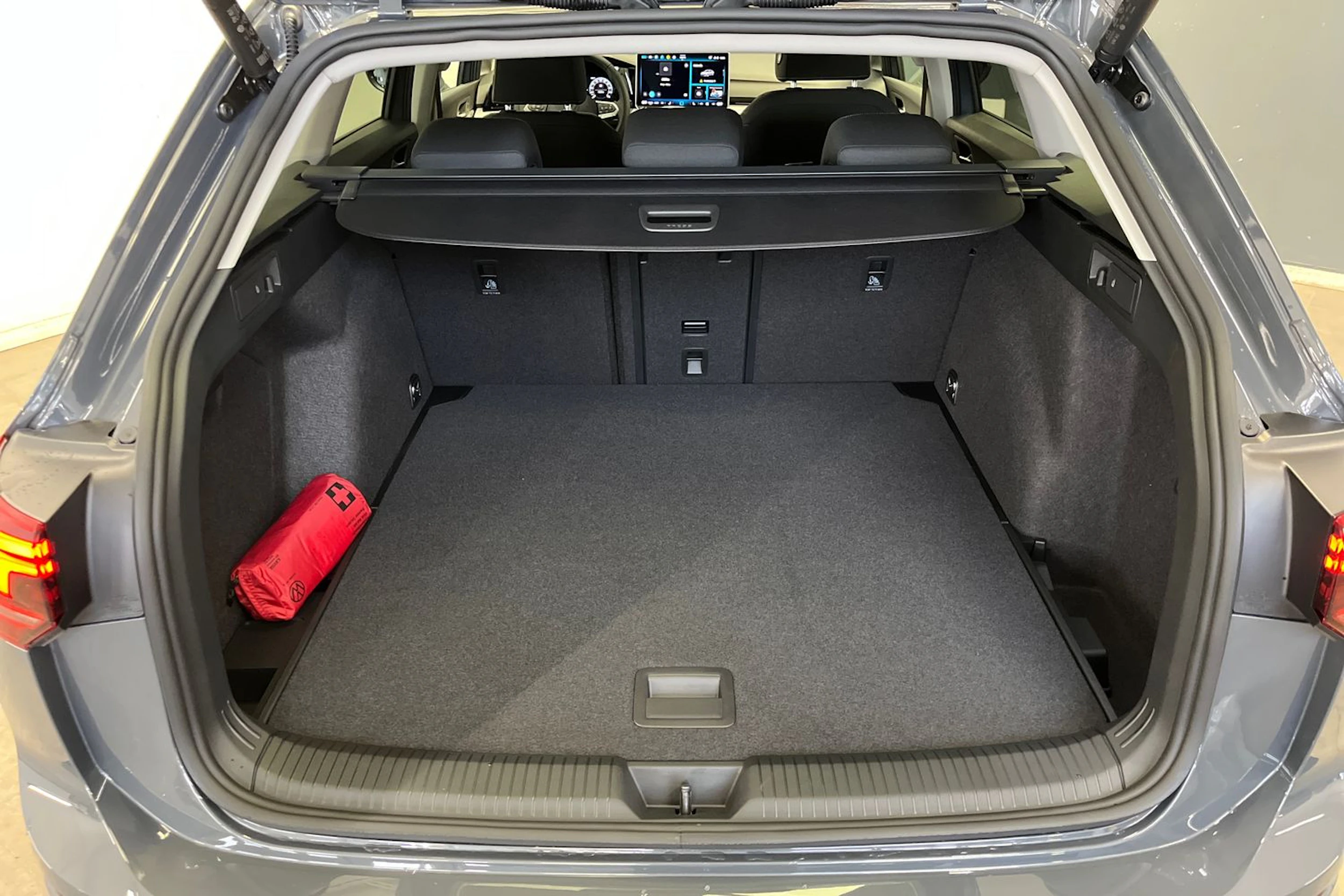 harmaa Volkswagen Golf 2026 kuva 11.