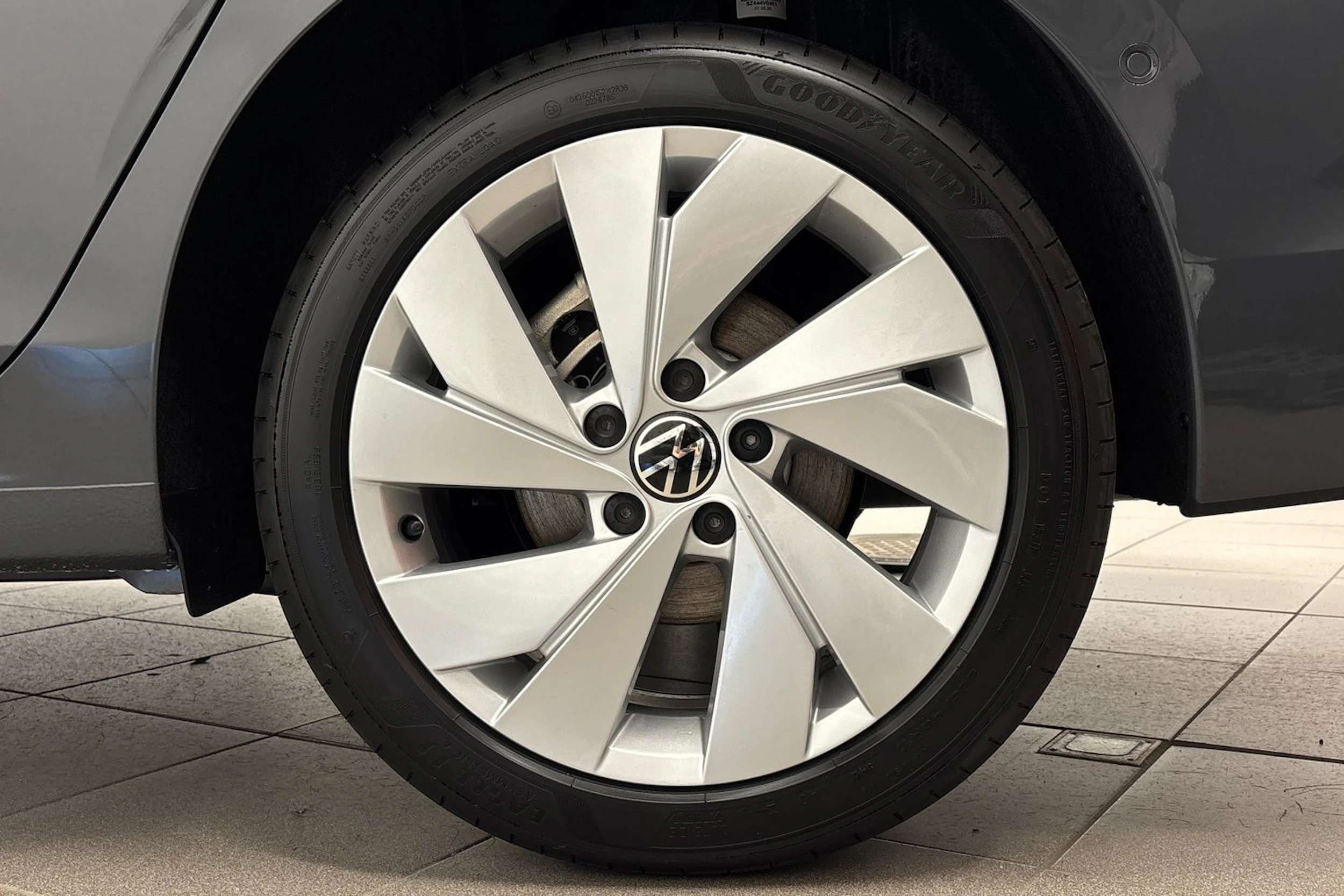 met. harmaa Volkswagen Golf 2026 kuva 10.