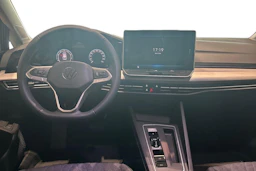 sininen Volkswagen Golf 2026 kuva 7.